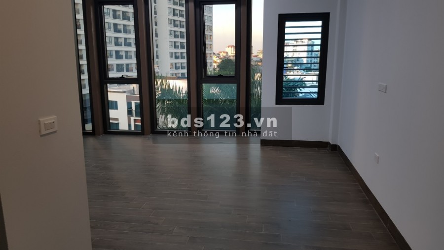 Cho thuê nhà nguyên căn Bắc Từ Liêm: DTSD525m2, có hầm, thang máy, ô tô đỗ cửa