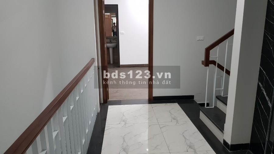 Cho thuê nhà nguyên căn Bắc Từ Liêm: DTSD525m2, có hầm, thang máy, ô tô đỗ cửa