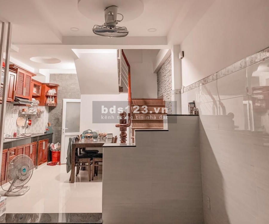 Tin từ chính chủ. Nhà Mới Xây 4 Tầng 140m2,HXH đường Phan Xích Long