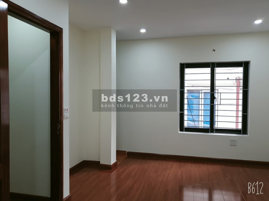 Bán tòa nhà mặt phố Ngọc Khánh Ba Đình đúc 6 Tầng giá bán 17 tỷ. Cho thuê 70 tr/th