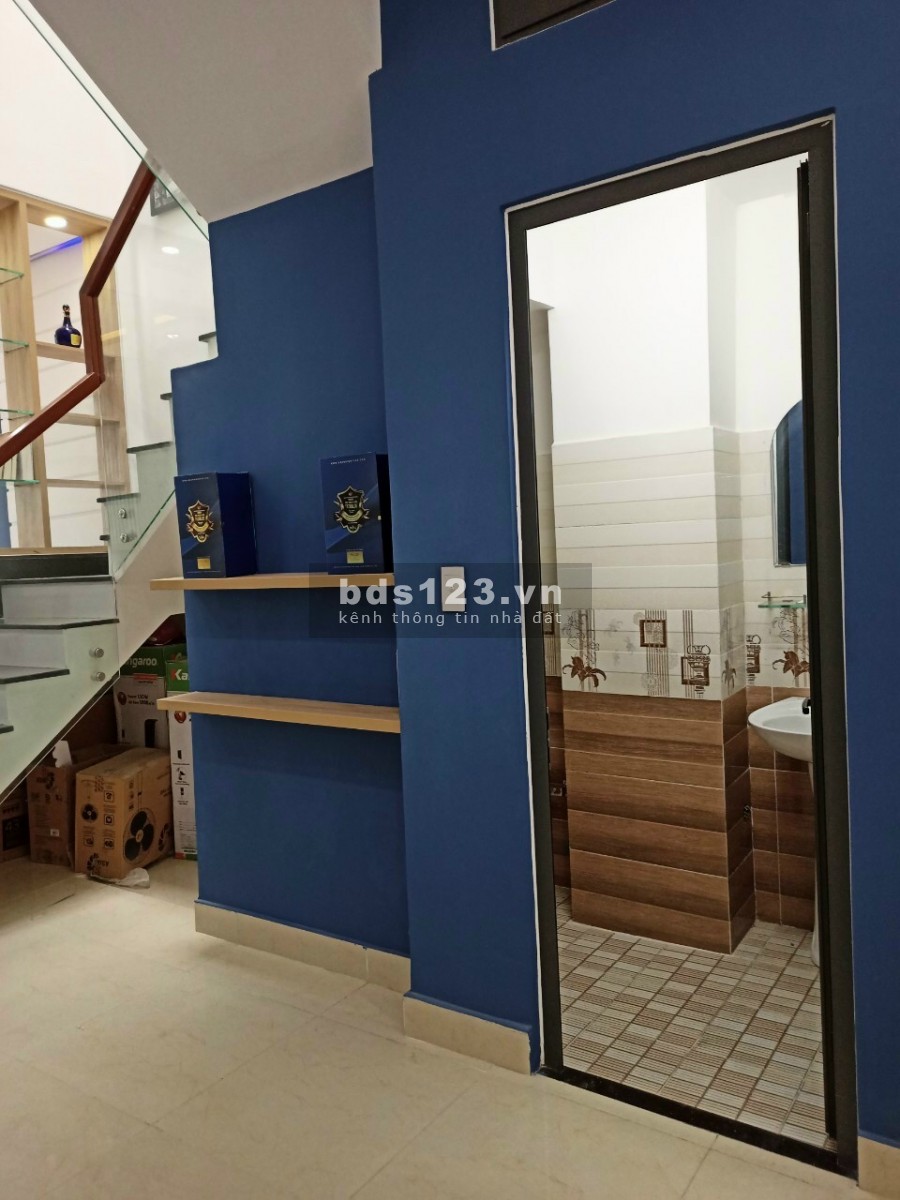 Nhà 2 lầu 1 trệt mới toanh dọn vào ở ngay, diện tích 220m2, 4 phòng ngủ, lhcc