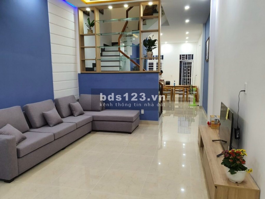 Nhà 2 lầu 1 trệt mới toanh dọn vào ở ngay, diện tích 220m2, 4 phòng ngủ, lhcc