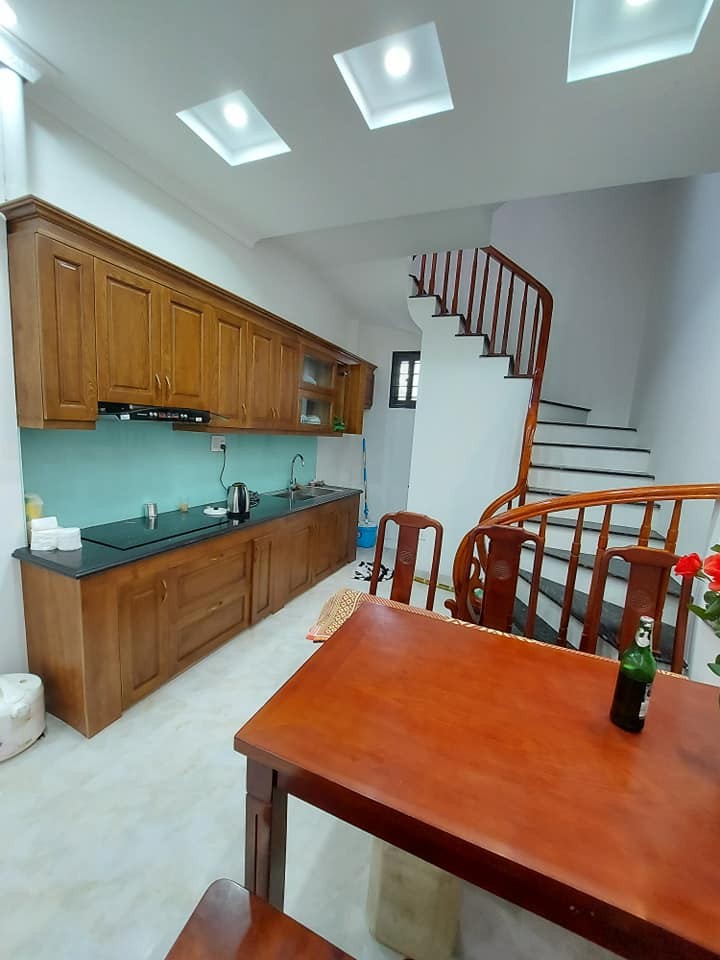 Mới đẹp nhất Ngọc Thuỵ, dân xây 2 mặt thoáng, nội thất xịn, gần ô tô 34m2, 5 tầng, lh 0963521933