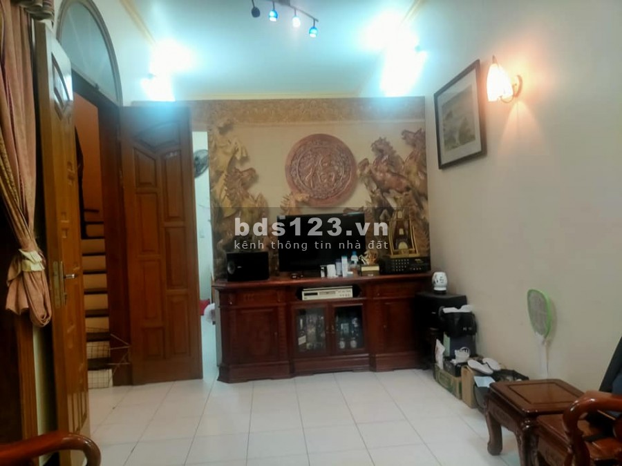 Bán nhà Nhân Hoà dt 48m2, 4 tầng đúc, mt 3.8 tỷ, ô tô đổ cửa nhà nở hậu