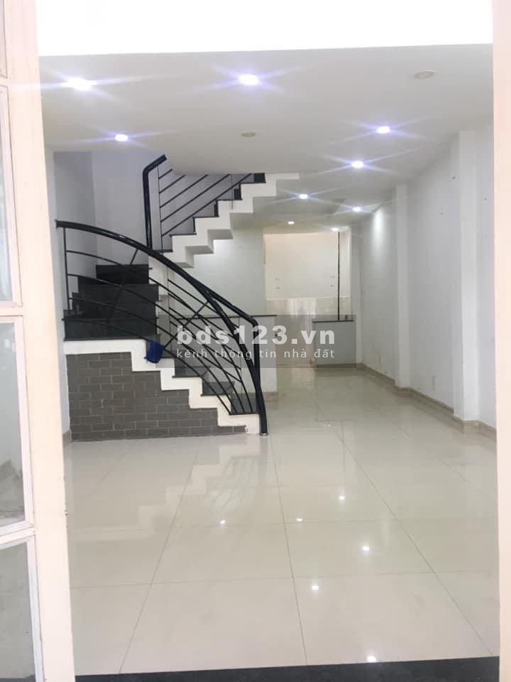 HXH, DT rộng 48m2(4m x 12m), gần cầu vượt Quang Trung, giá chỉ 2.8 tỷ