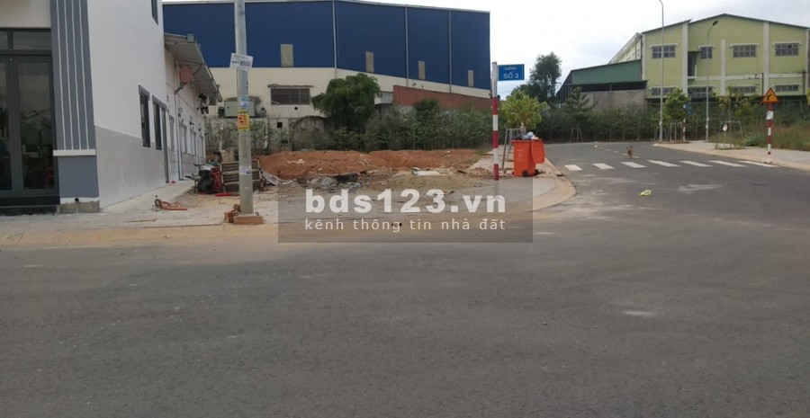 Bán. nhanh 300m2 diện tích đất sổ riêng thổ cư hết KCN lớn Bình Dương!!
