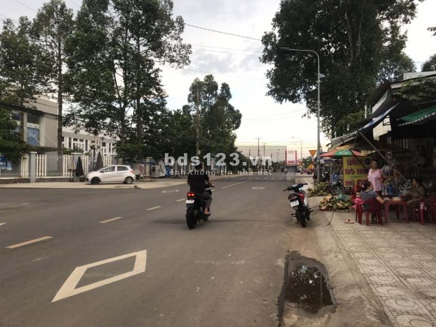 Diện tích 99,5m2 Đất Thị trấn, Trung tâm huyện, nở hậu, sổ riêng, đường ô tô, Giá 600 triệu