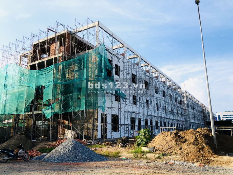 Nhà phố mặt tiền thiết kế kiểu Châu Âu, giá chỉ 870tr trả nhanh 35% thanh toán trãi dài 10 đợt 0% lãi suất