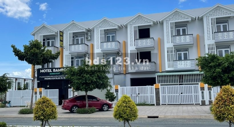 Bán nhà mặt tiền Tôn Đức Thắng, dt 5x28m, 3 tầng view biển ngất ngay, lhcc