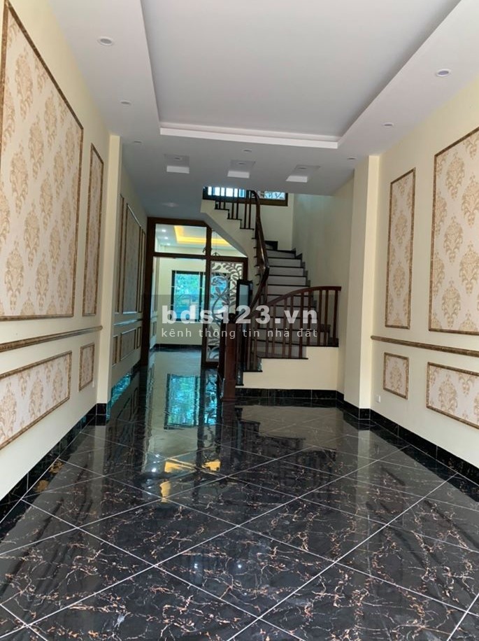 Giá tốt nhất quận Long Biên, Nhà Bát Khối, Ngõ Nông, 32m2 x 5 tầng giá chỉ 2,6 tỷ.