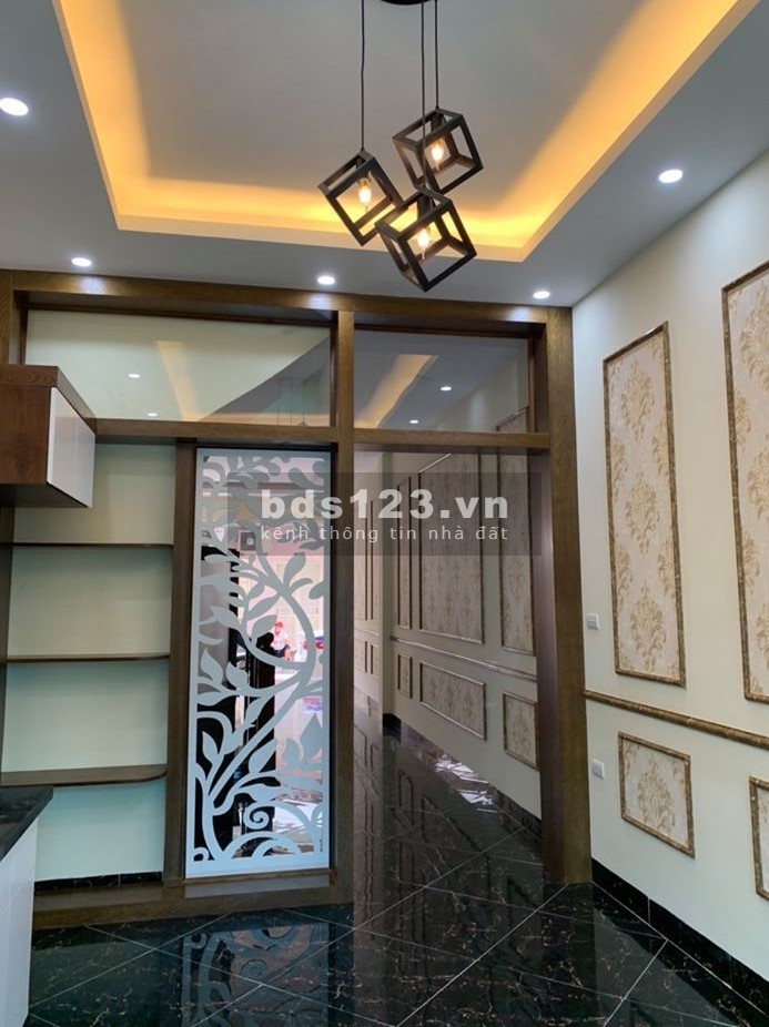 Giá tốt nhất quận Long Biên, Nhà Bát Khối, Ngõ Nông, 32m2 x 5 tầng giá chỉ 2,6 tỷ.