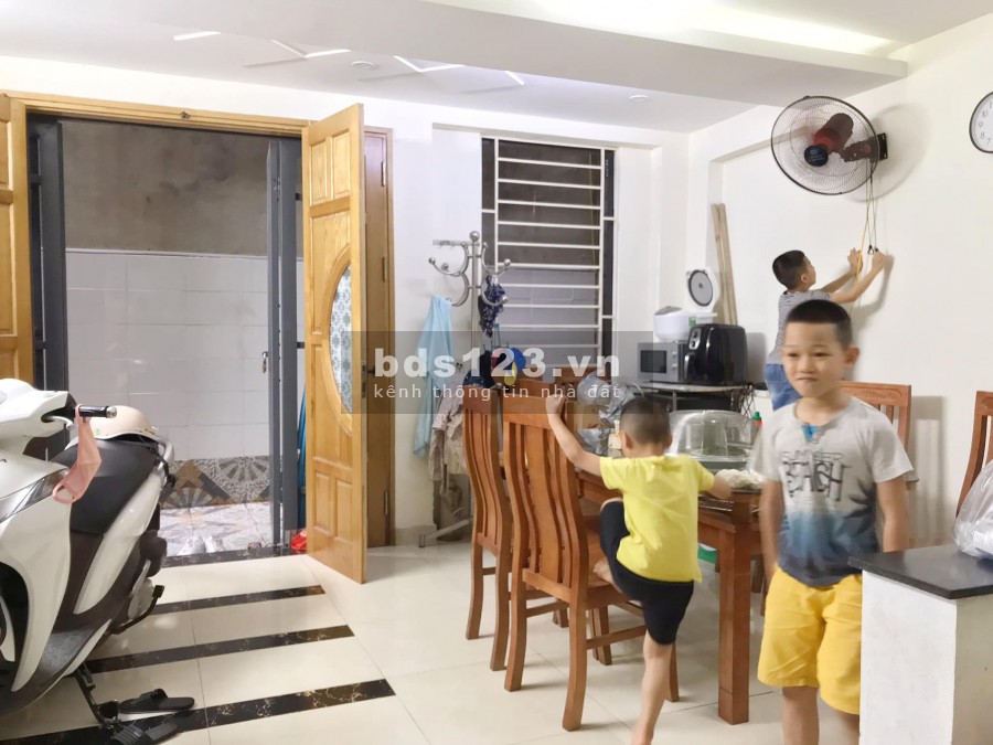 Bán nhà đường Lê Trọng Tấn 36m2 x 5 tầng, 4.7m mặt tiền, giá 3.6 tỷ. 2 mặt thoáng. Ô tô.