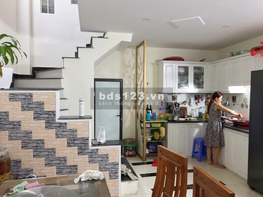 Bán nhà đường Lê Trọng Tấn 36m2 x 5 tầng, 4.7m mặt tiền, giá 3.6 tỷ. 2 mặt thoáng. Ô tô.