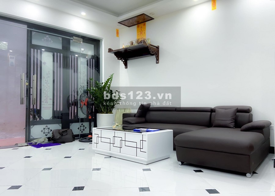 Nhà đẹp đường Hoàng Mai, 40m2 x 5 tầng, mặt tiền 4.5m, ngõ nông, về ở ngay, giá 3.6 tỷ