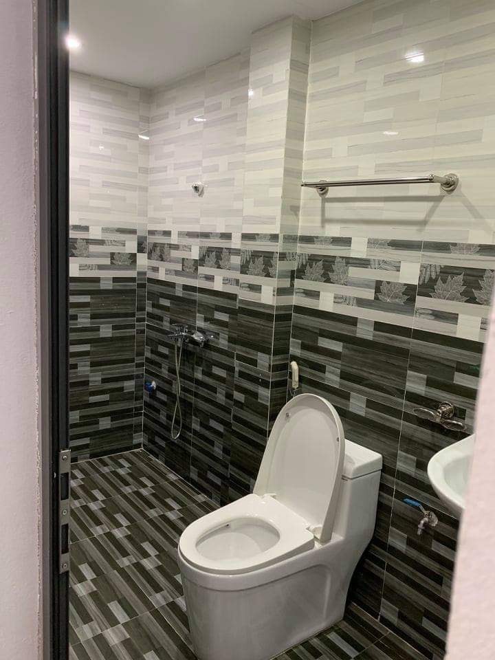 Chỉ hơn 3 tỷ có luôn nhà 5 tầng, Lê Trọng Tấn, Thanh Xuân, gần phố, dt 40m2, mt 4m