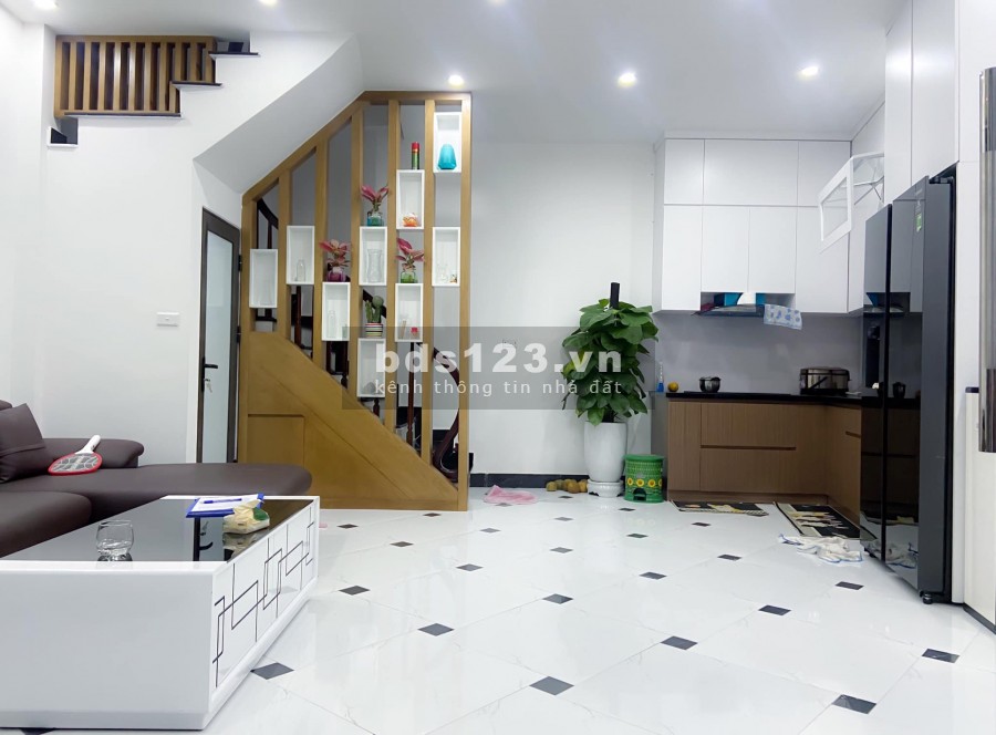 Nhà đẹp đường Hoàng Mai, 40m2 x 5 tầng, mặt tiền 4.5m, ngõ nông, về ở ngay, giá 3.6 tỷ