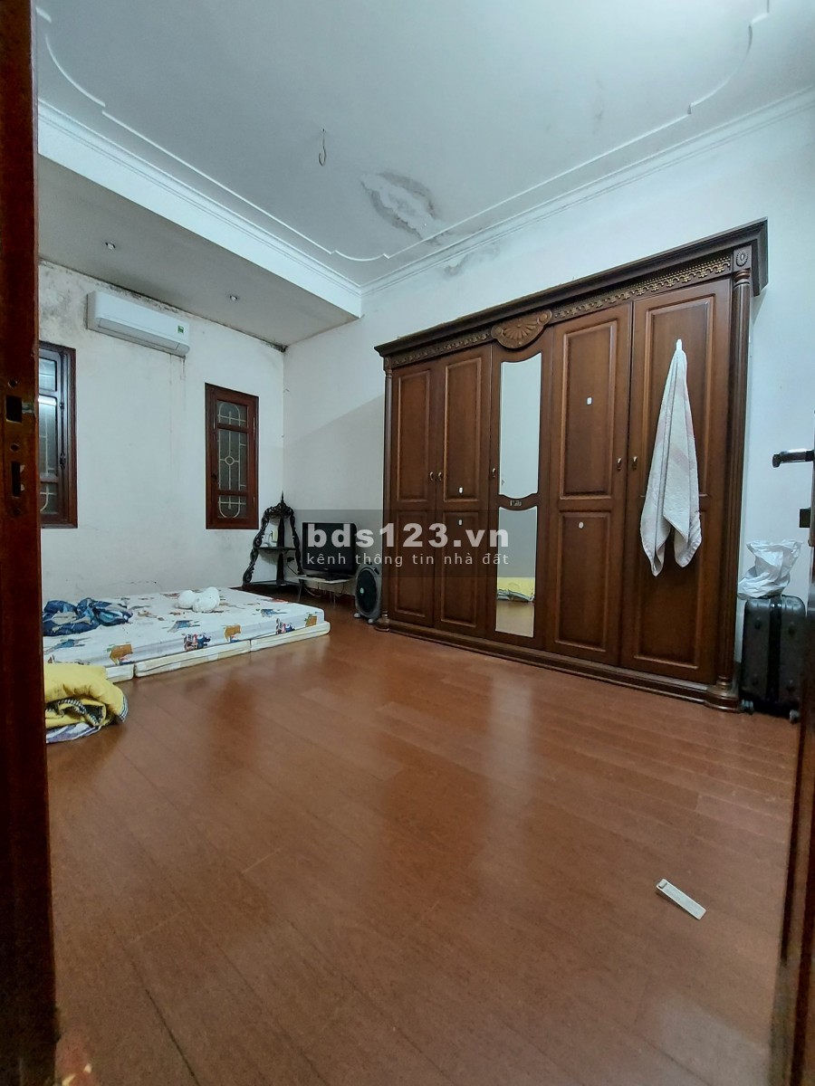 Nhà đẹp Cát Linh nhiều tầng giá hơn 2 tỷ, sổ đỏ chính chủ, thích hợp hộ gia đình nhiều thế hệ