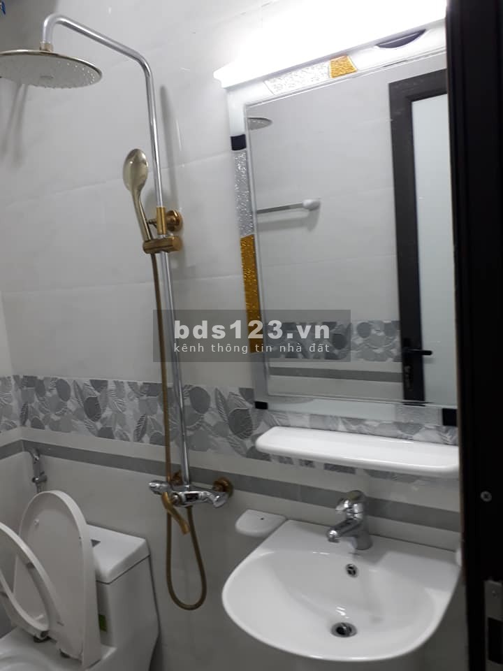 Bán Nhà Đông Ngạc, Ô tô vào nhà, Nở Hậu, Dt 36 m2 x 5 Tầng, Giá 3.2 Tỷ.
