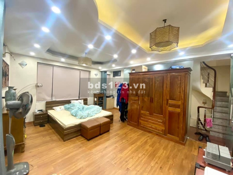 Bán nhà mặt phố Hoa Bằng, 92m2, 6 tầng, 13 tỷ, kinh doanh, ô tô tránh