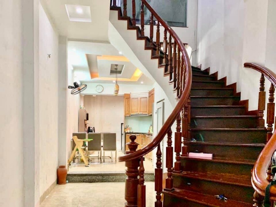 Chỉ hơn 3 tỷ có luôn nhà 5 tầng, Lê Trọng Tấn, Thanh Xuân, gần phố, dt 40m2, mt 4m
