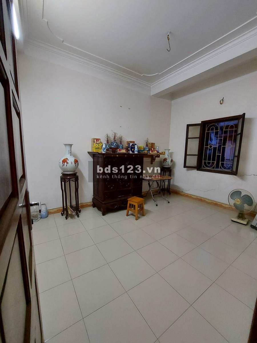 Nhà đẹp Cát Linh nhiều tầng giá hơn 2 tỷ, sổ đỏ chính chủ, thích hợp hộ gia đình nhiều thế hệ