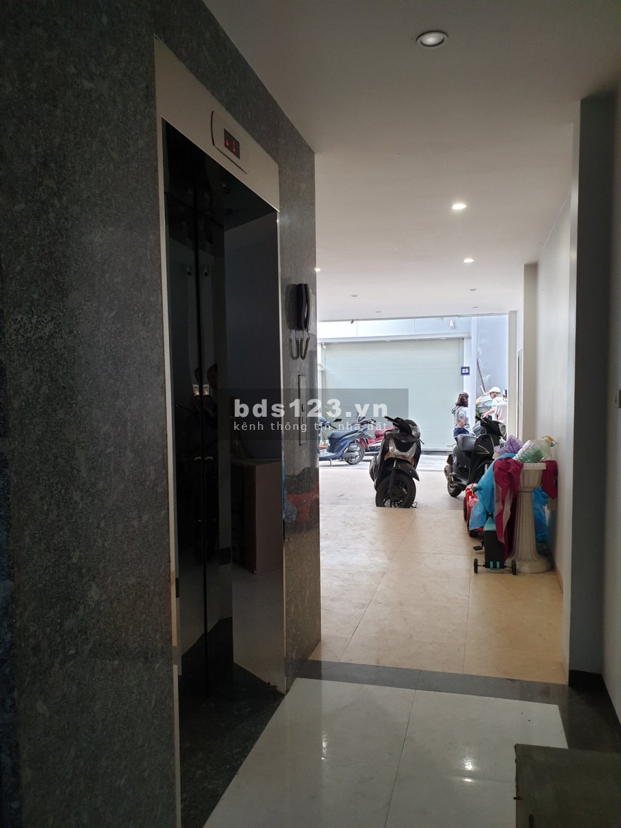 Bán nhà Nguyễn Văn Cừ 57m 6 tầng MT 4.6 , 6.3 tỷ thang máy , ô tô vào tận nhà tiện ích vô vàn
