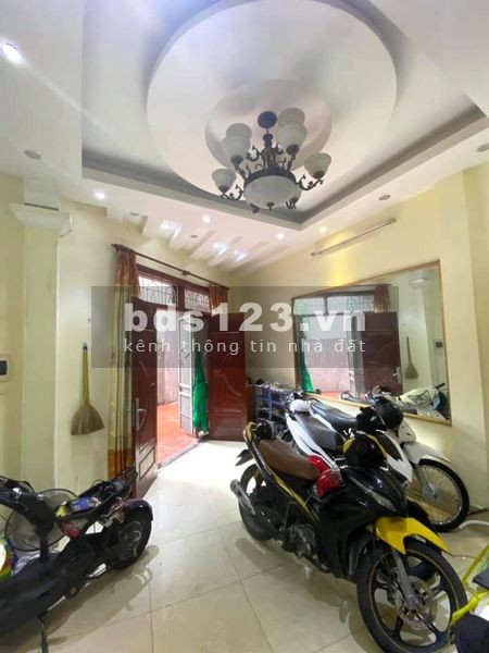 Bán nhà Hồ Từng Mậu, mt rộng, gần đường ô tô giá bán 3.2 tỷ, lh 0961427470.