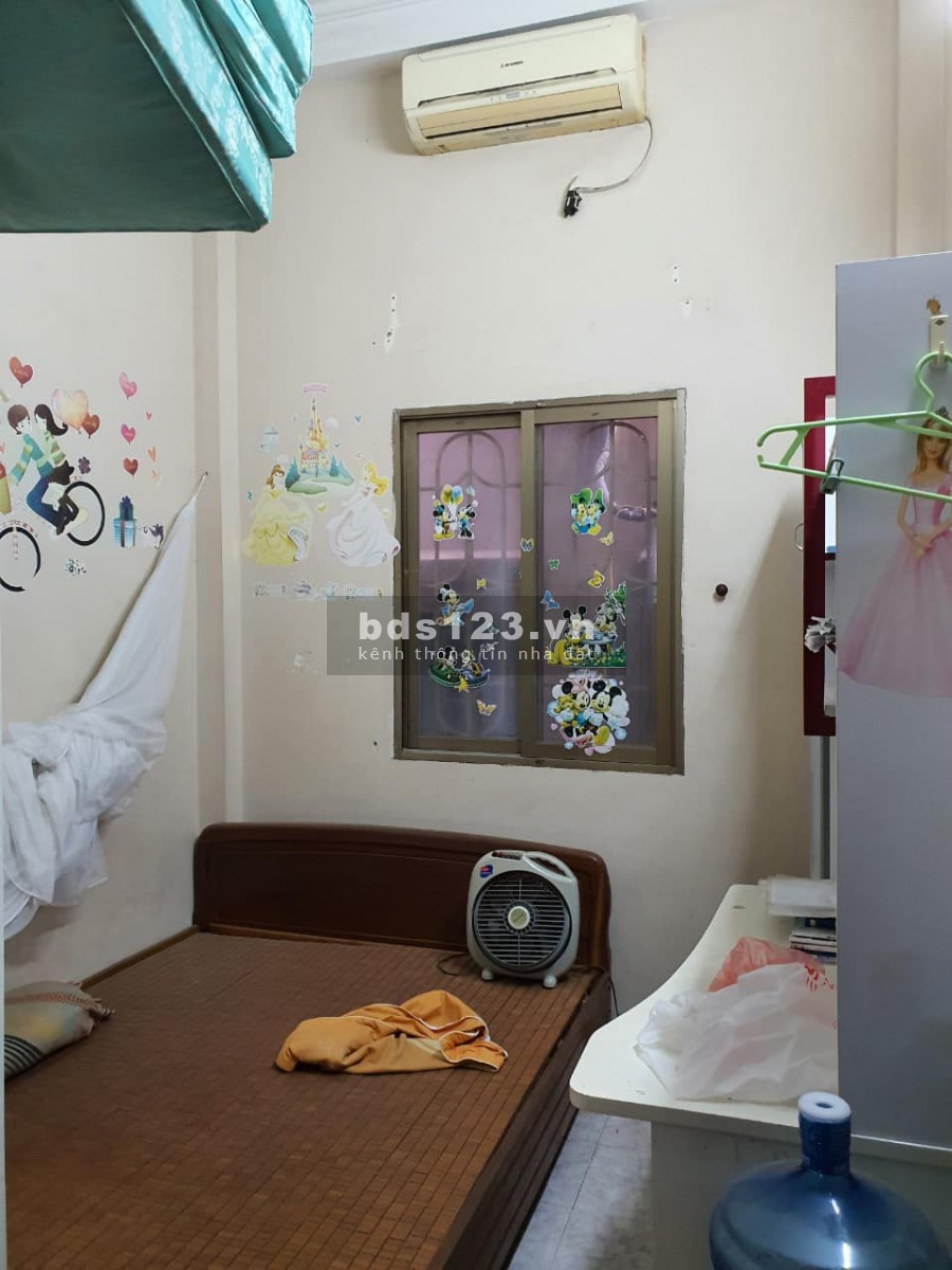 Bán nhà 4 tầng Cầu Giấy, dt 33m2, 15m ra đường ô tô full công năng, giá 3.2 tỷ, lh 0961427470