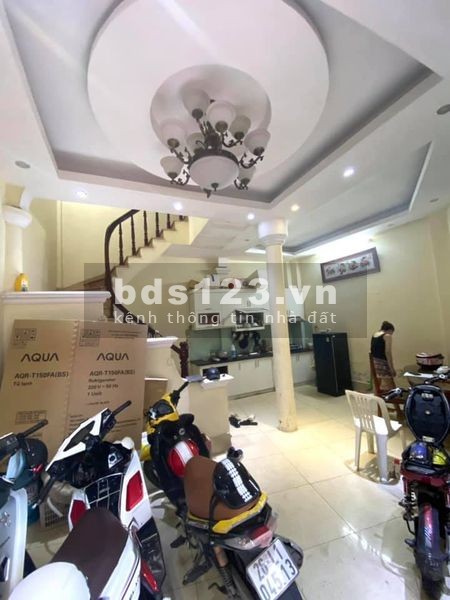 Bán nhà Hồ Từng Mậu, mt rộng, gần đường ô tô giá bán 3.2 tỷ, lh 0961427470.