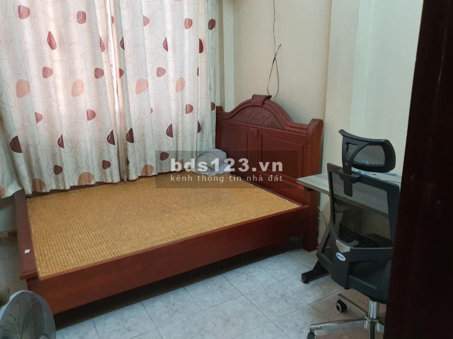 Bán nhà 4 tầng Cầu Giấy, dt 33m2, 15m ra đường ô tô full công năng, giá 3.2 tỷ, lh 0961427470