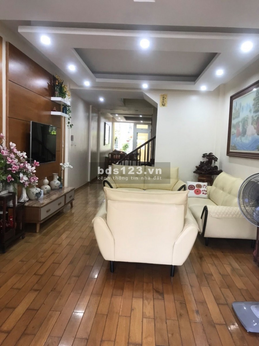 Giá sốc bán gấp nhà 78m2, 4.5 tầng, 6 pn khép kín tại Cầu Giấy, khu an ninh dân trí cao giá 5 tỷ
