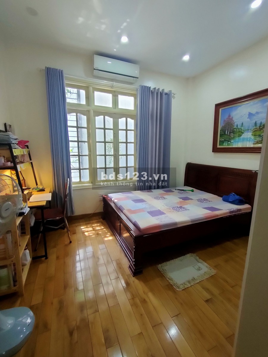 Giá sốc bán gấp nhà 78m2, 4.5 tầng, 6 pn khép kín tại Cầu Giấy, khu an ninh dân trí cao giá 5 tỷ