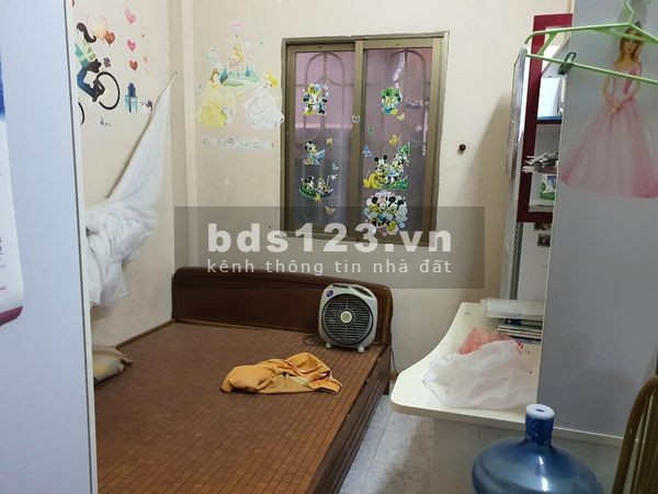 Bán nhà 4 tầng Cầu Giấy, dt 33m2, 15m ra đường ô tô full công năng, giá 3.2 tỷ, lh 0961427470