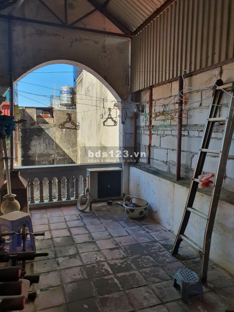 Bán nhà 4 tầng Cầu Giấy, dt 33m2, 15m ra đường ô tô full công năng, giá 3.2 tỷ, lh 0961427470