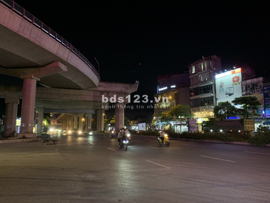 Bán nhà, Vỉa hè 8m, kinh doanh bát tận, Phố Nhổn, dt 73m2, giá bán 14.2 tỷ