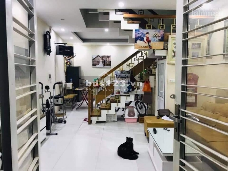 Rất hiếm, bán nhà Trương Định, ngõ thông 42m2 giá 2,6 tỷ, liên hệ 0796215418