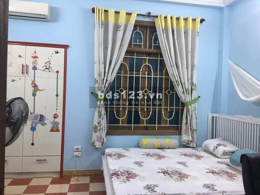 Bán gấp nhà phố Đàm Quang Trung đúc 5 tầng diện tích 36m2 giá 3.8 tỷ. Có Gara.