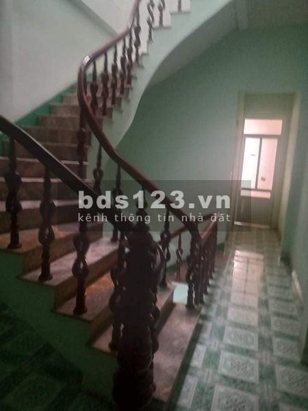 Bán nhà số 242 đường Tô Hiệu , TP Sơn La ( đối diện cổng tòa án tỉnh Sơn La )
