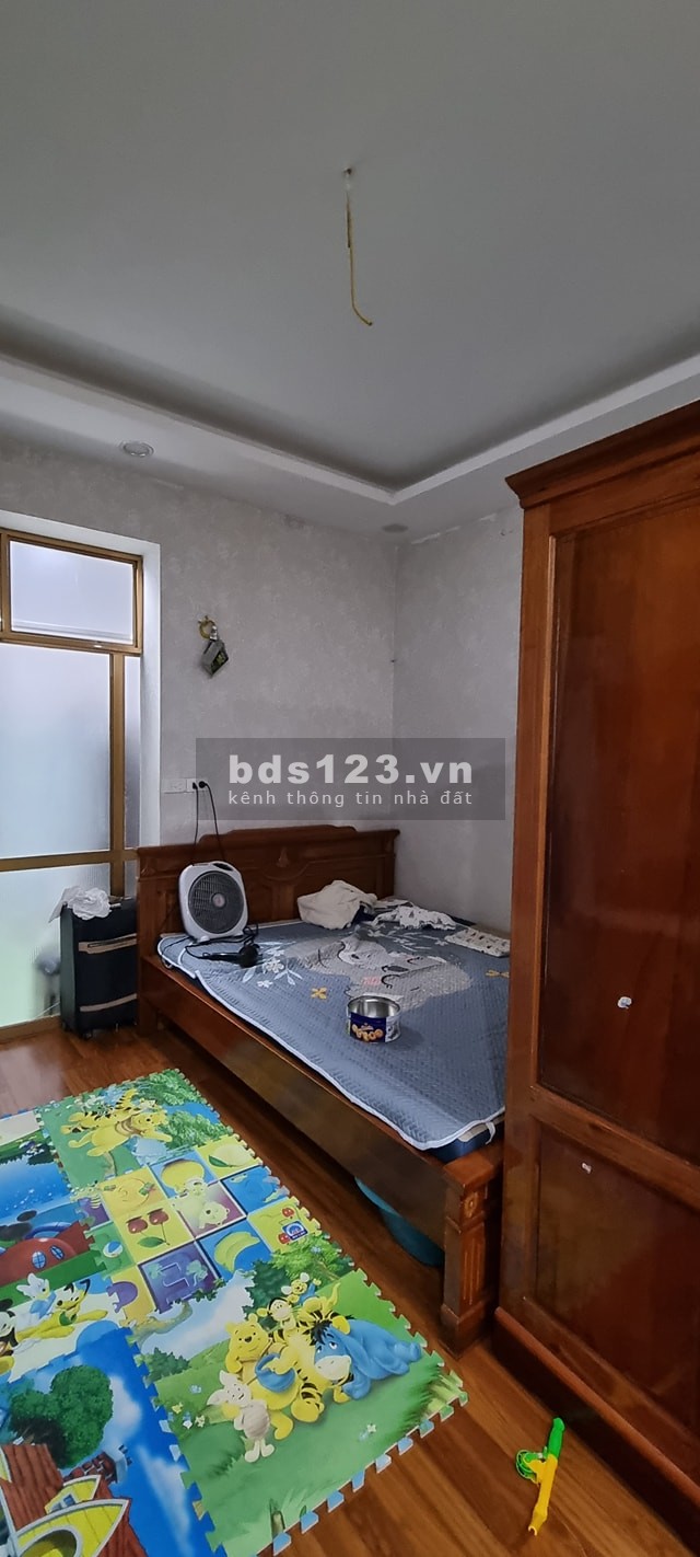 Bán nhà tập thể tầng 4 Trần Quốc Hoàn, diện tích sử dụng 60m2, giá bán 1.55 tỷ