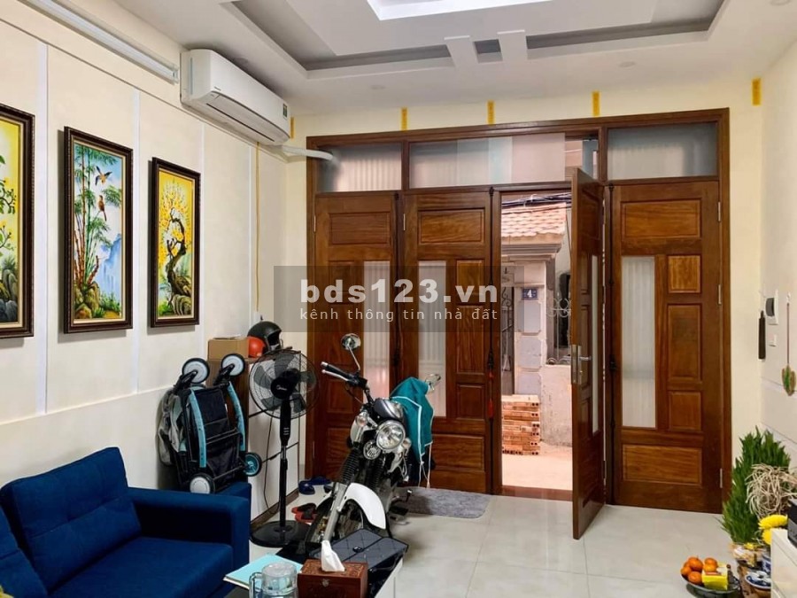 Chỉ hơn 3 tỷ có ngay nhà Quang Trung Quận Hà Đông, 42m*5 tầng. mặt tiền 4m. Lh: 0978996965