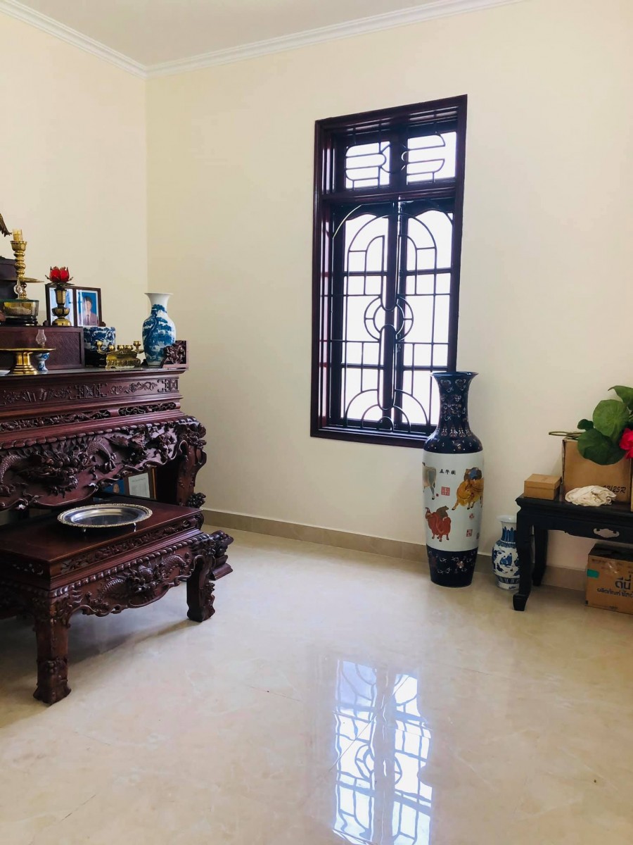 Bán nhà Lạc Long Quân, nhà xây kiên cố, đường ô tô tránh, ở và kinh doanh tuyệt vời