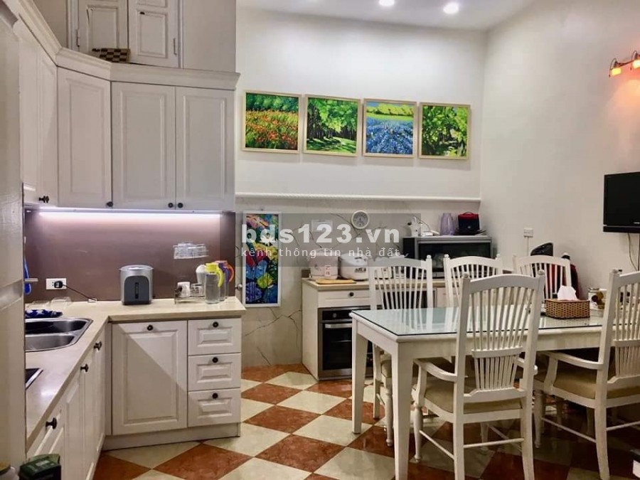 Bán gấp nhà phố Đàm Quang Trung đúc 5 tầng diện tích 36m2 giá 3.8 tỷ. Có Gara.