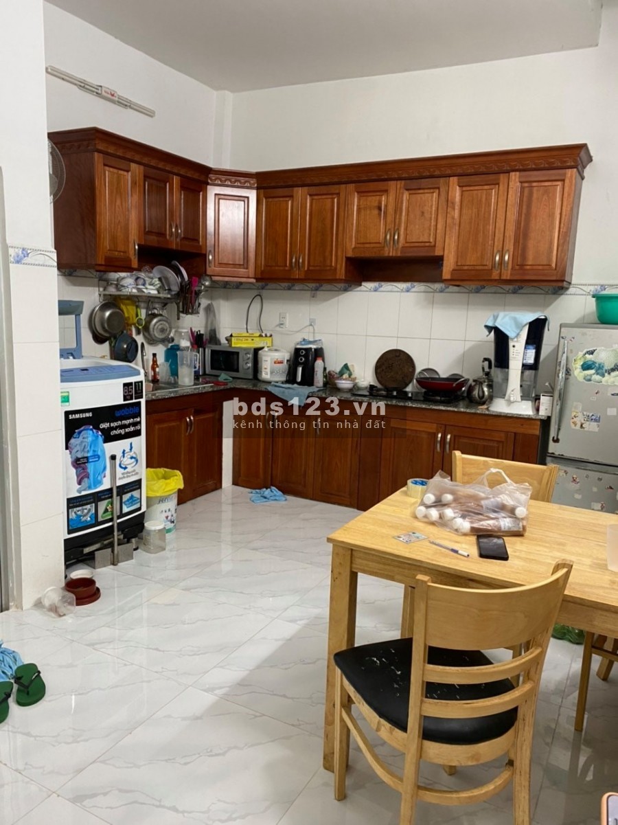 Nhà nguyên căn Quận 10 hẻm 4m, chiều ngang 4m, dt 40m2, giá chỉ 4.9 tỷ, thương lượng