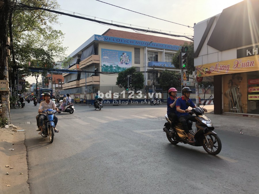 Mặt tiền kinh doanh nhộn nhịp đường Nguyễn Sơn, 2 tầng giá bán chỉ 4.9 tỷ, lhcc