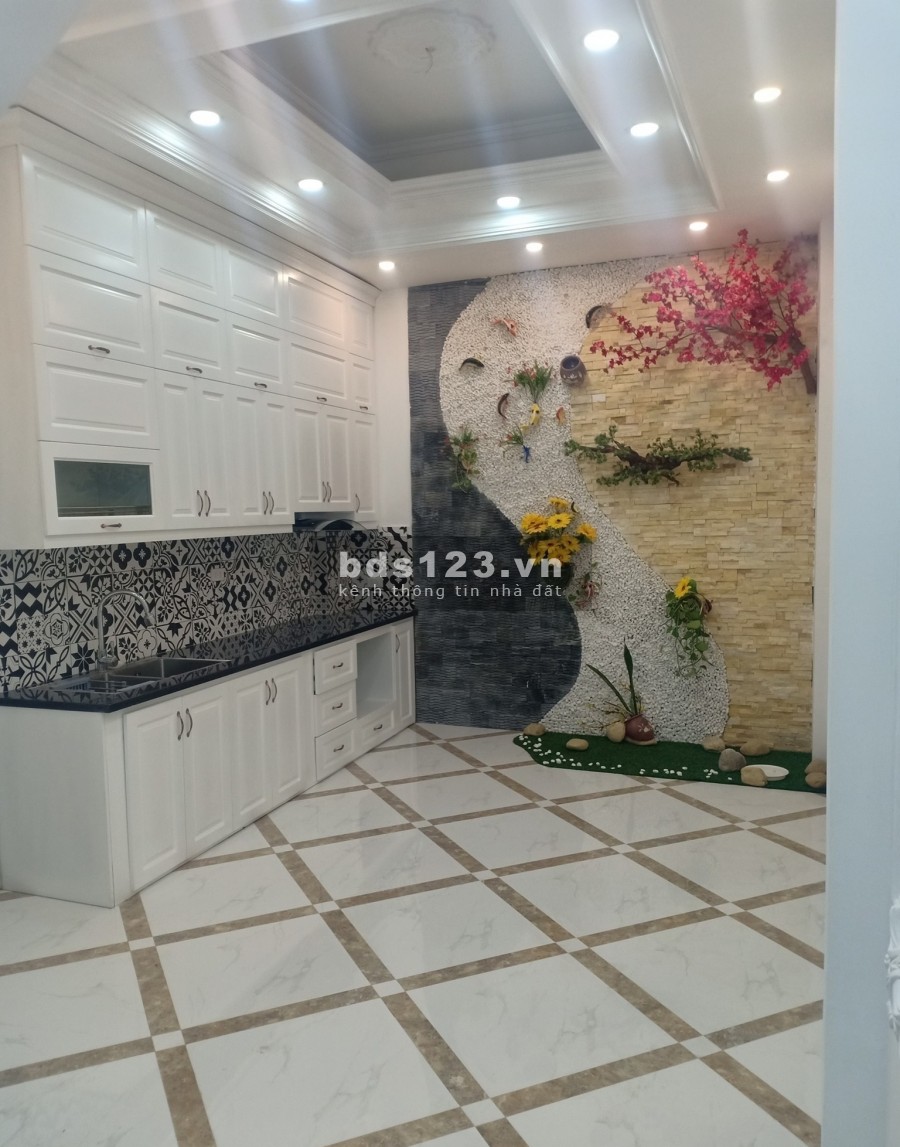Nhà mới Bồ Đề ngõ thông ô tô đỗ cửa mặt tiền rộng giá bán 4.05 tỷ