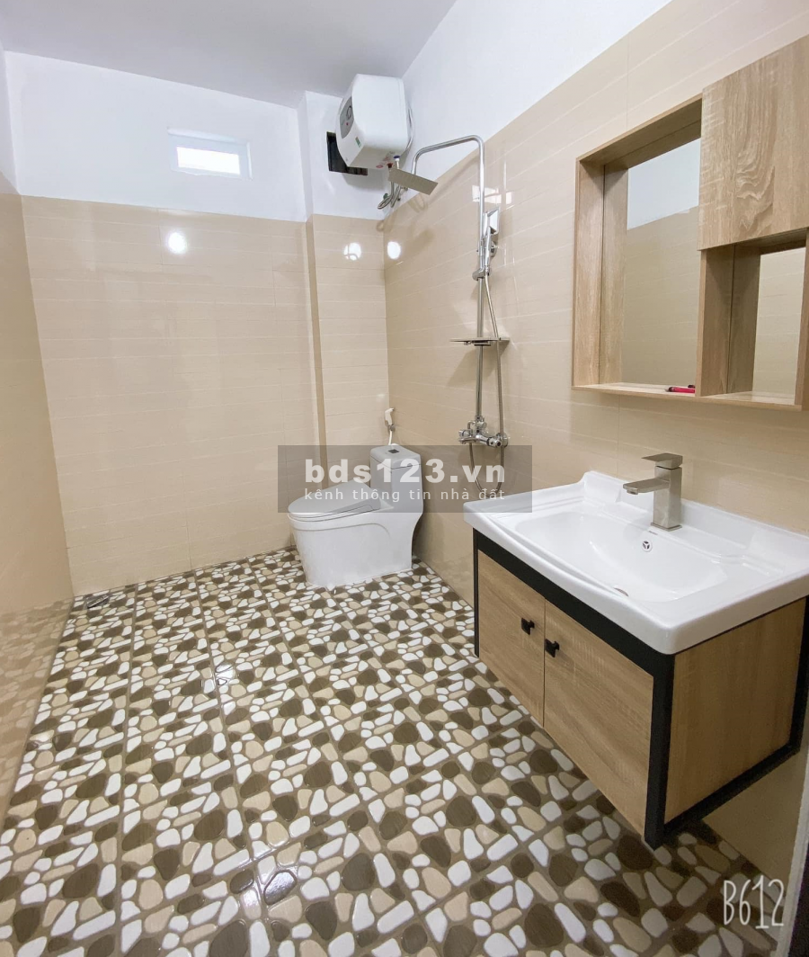 Giá 2.9 tỷ, dt 40m2, 5 tầng, nhà Xuân Đỉnh, Ôtô đỗ cửa tránh nhau. LH 0941111357