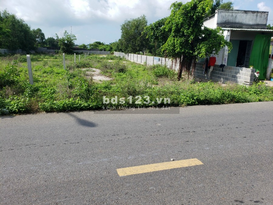 Bán sào đất láng dài, kcn đất đỏ, có sẵn 100m2 thổ cư, giá 900 triệu