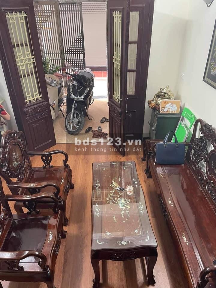 Cần bán gấp Nhà Hồng Mai, ô tô cách nhà 5m, ngõ thông diện tích 30m2, giá 2,4 tỷ