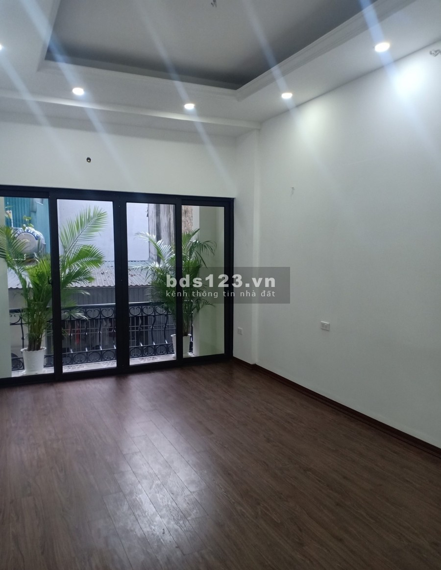 Nhà mới Bồ Đề ngõ thông ô tô đỗ cửa mặt tiền rộng giá bán 4.05 tỷ