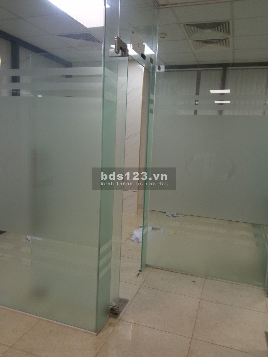 Cho thuê mặt bằng làm văn phòng tại 21 Lê Văn Lương, Hà Nội, tiện nghi đầy đủ